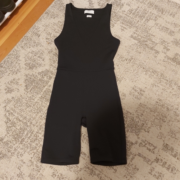 Babaton contour jumpsuit - Picture 2 of 3